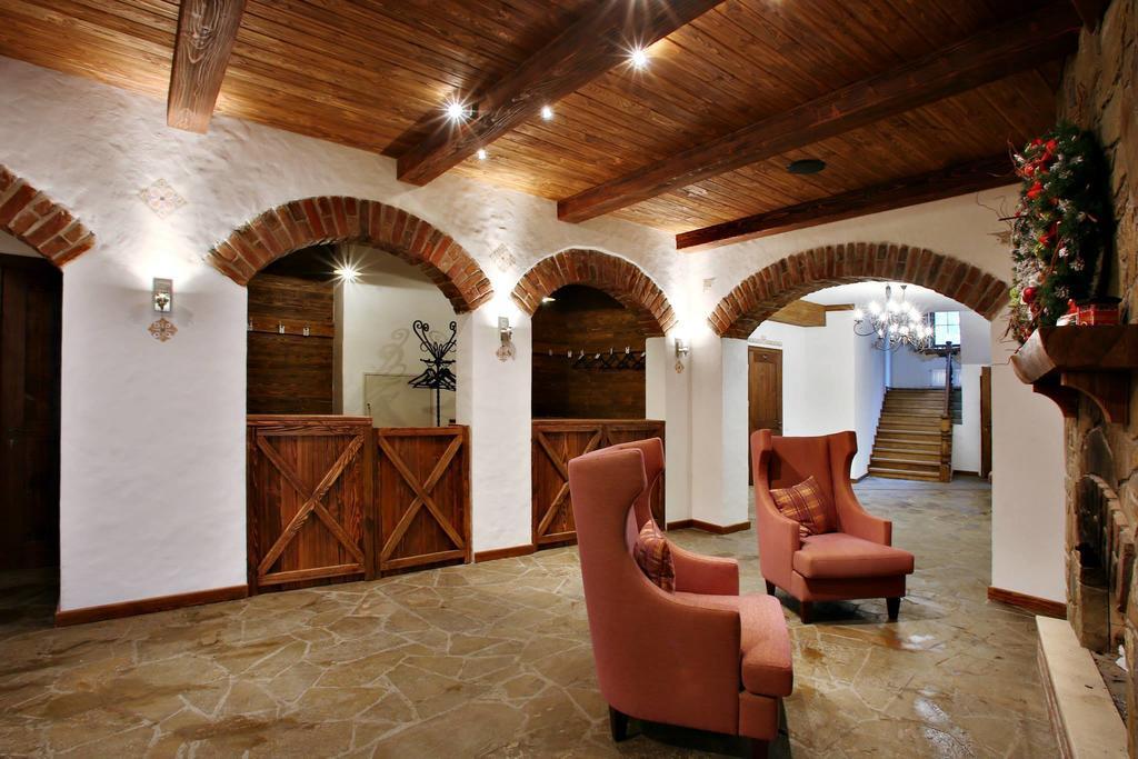 Shpatser Hotel Briuhovîci Exterior foto