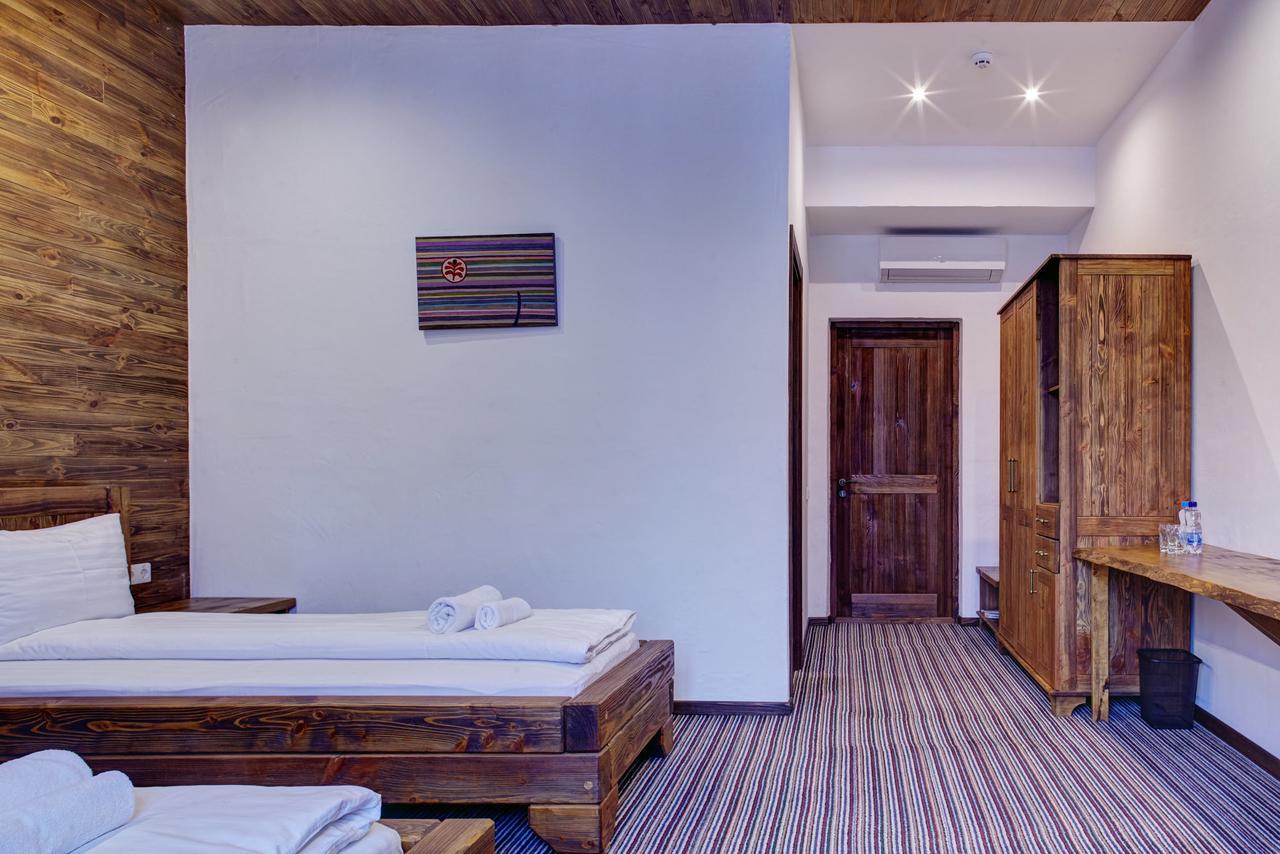 Shpatser Hotel Briuhovîci Exterior foto